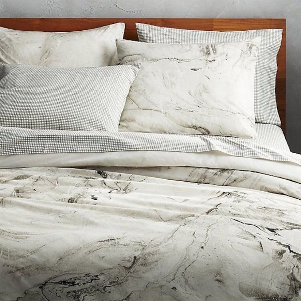 marbleized-bed-linens