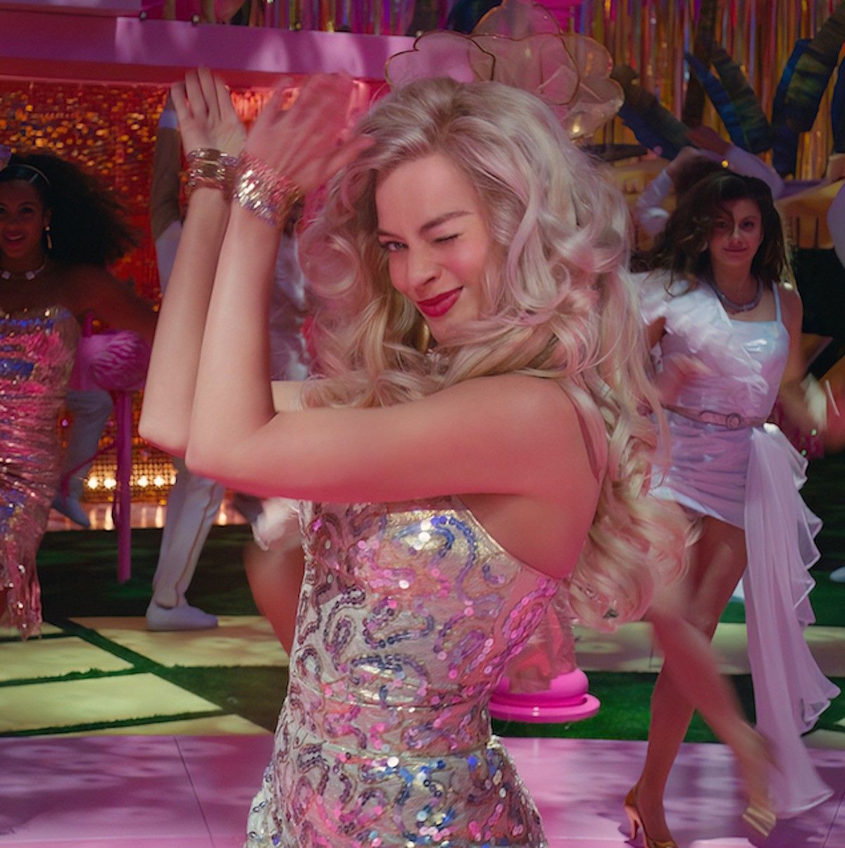 margot robbie barbie hairstyle summer 2023