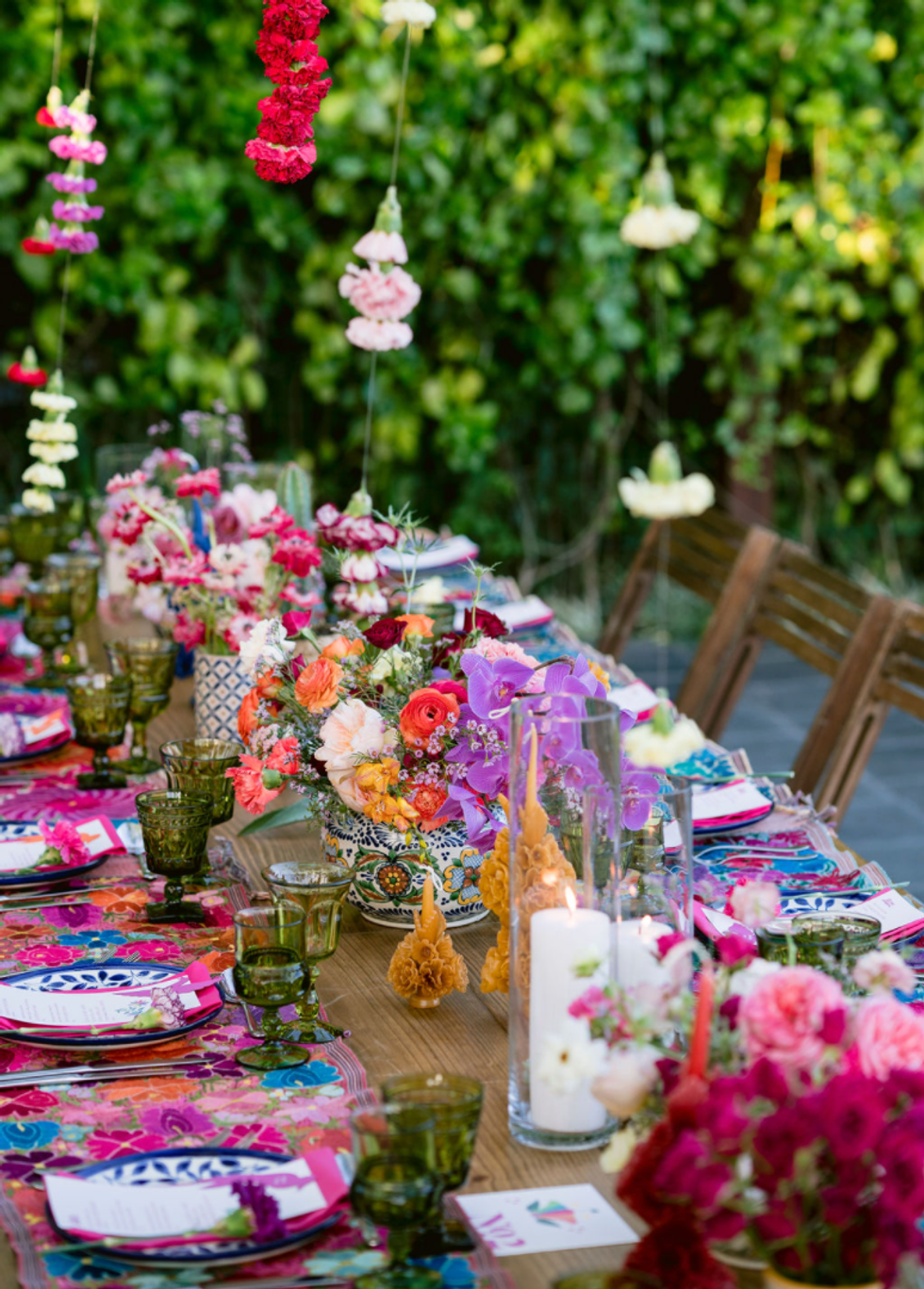 Maxamilist wedding tablescape