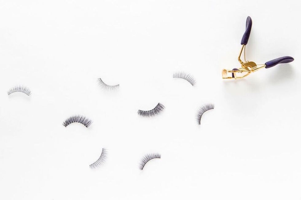 MetalvsPlasticLashComb