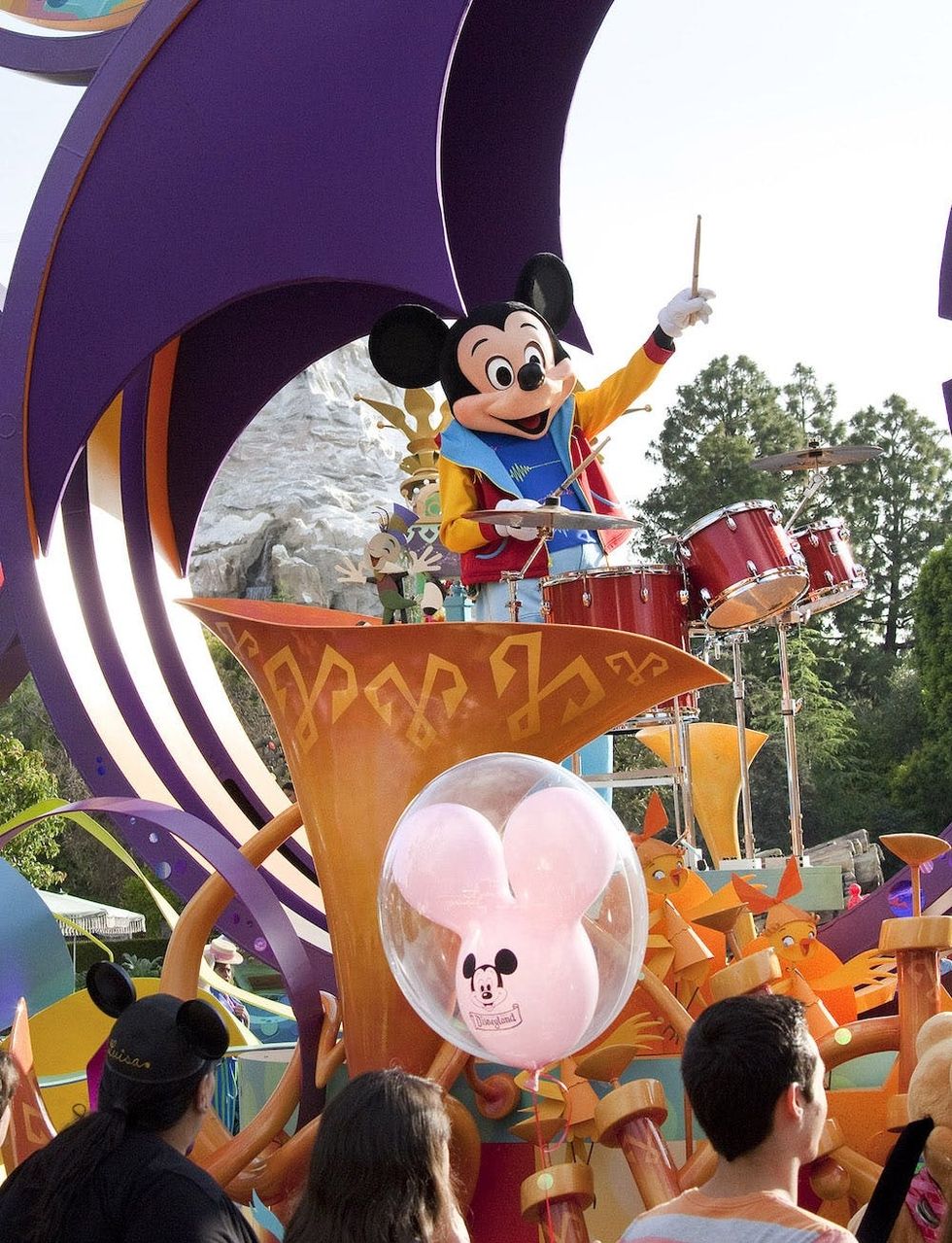 Mickey\u2019s Soundsational Parade