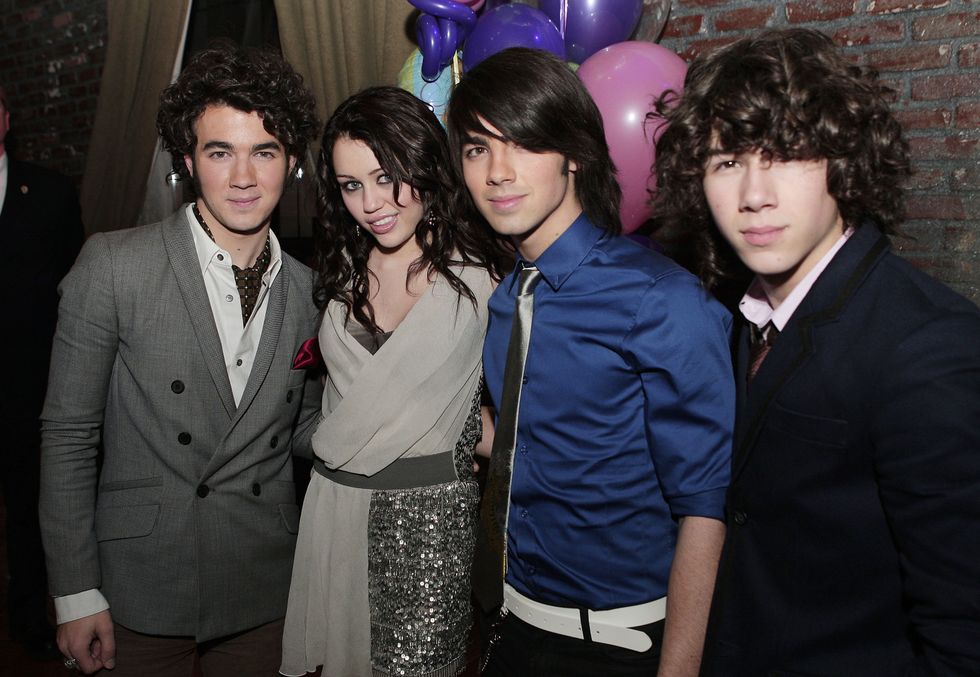 miley cyrus with the jonas brothers