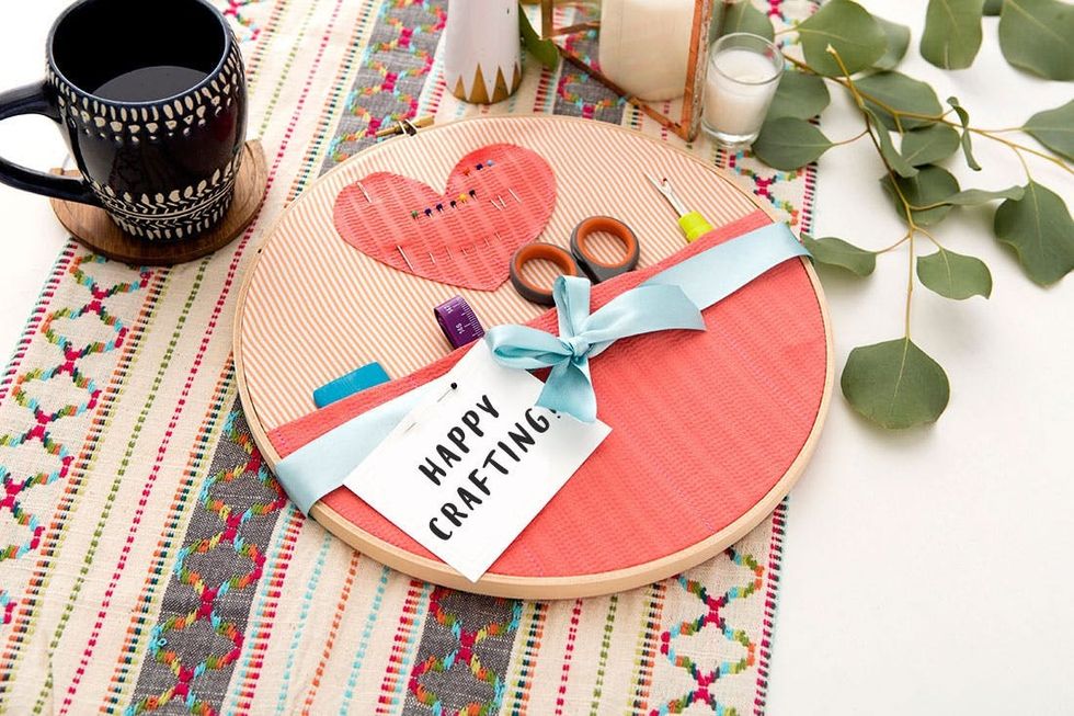 MothersDay_Embroidery_Holder_26