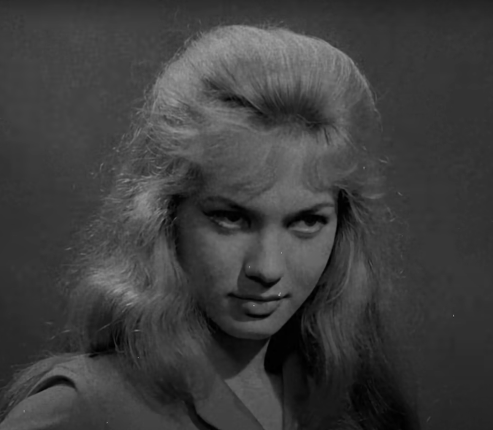 music video for "beautiful people (stay high)" by the black keys