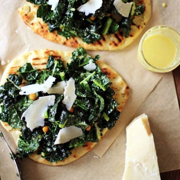 Naan Flatbread With Hummus and Kale
