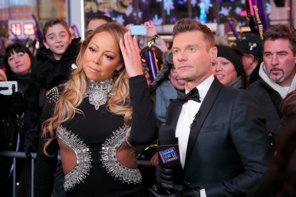 NEW YORK, NY - DECEMBER 31: Mariah Carey and Ryan Seacrest speak during Dick Clark's New Year's Rockin' Eve 2017 at Times Square on December 31, 2016 in New York City. (Photo by Neilson Barnard/DCNYRE2017/Getty Images for dcp)