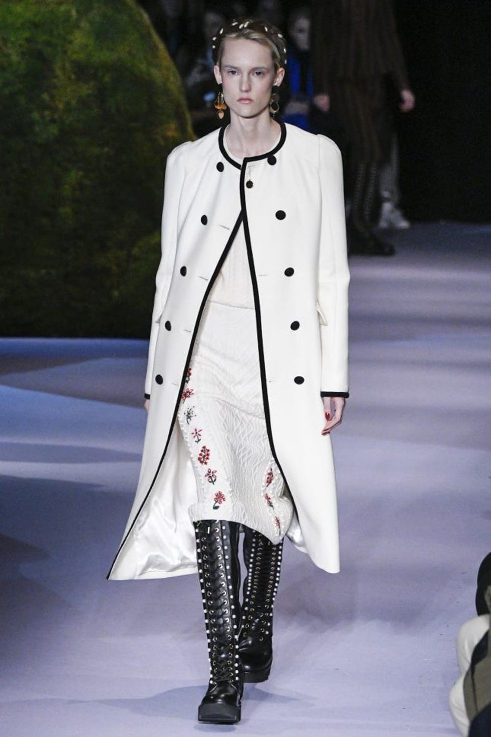 NEW YORK, NY - FEBRUARY 12: A model walks the runway at the Altuzarra February 2017 on February 12, 2017 in New York City. (Photo by Peter White/Getty Images)