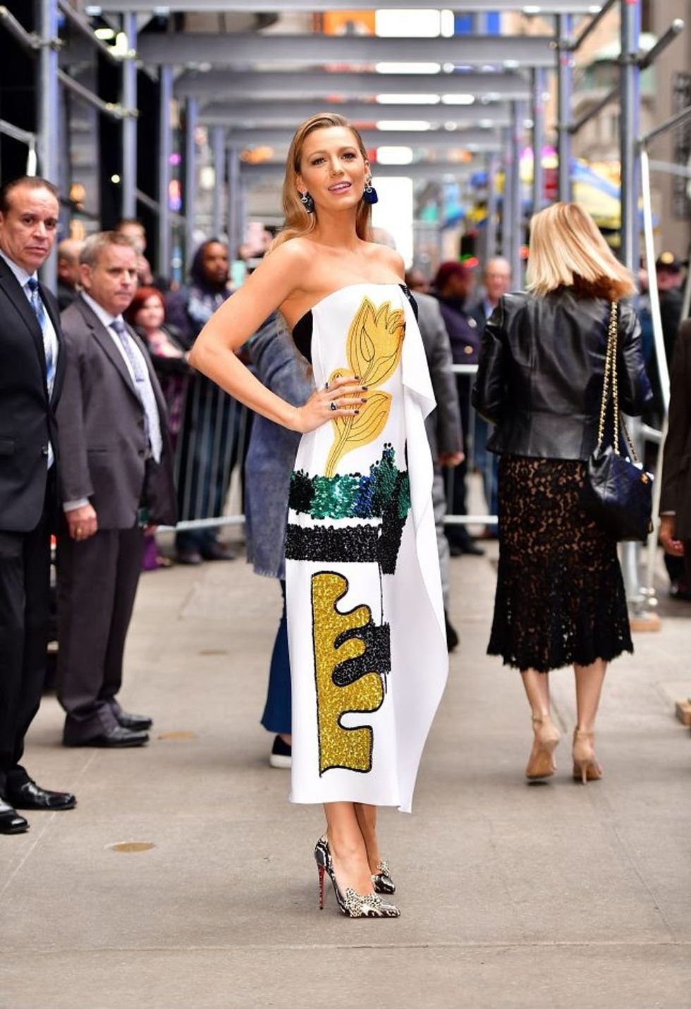 NEW YORK, NY - OCTOBER 16: Blake Lively leaves ABC's "Good Morning America" in Times Square on October 16, 2017 in New York City. (Photo by James Devaney/GC Images)