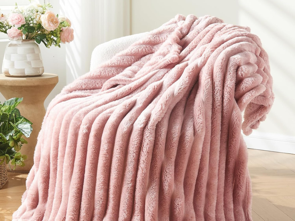 Newcosplay Super Soft Throw Blanket