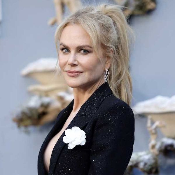 nicole kidman arrested by sabrina carpenter short n sweet tour