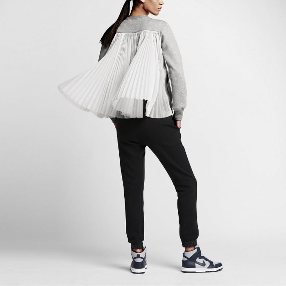 NIKE-x-SACAI-PLEATEDBK-TF-CREW-802245_063_A_PREM