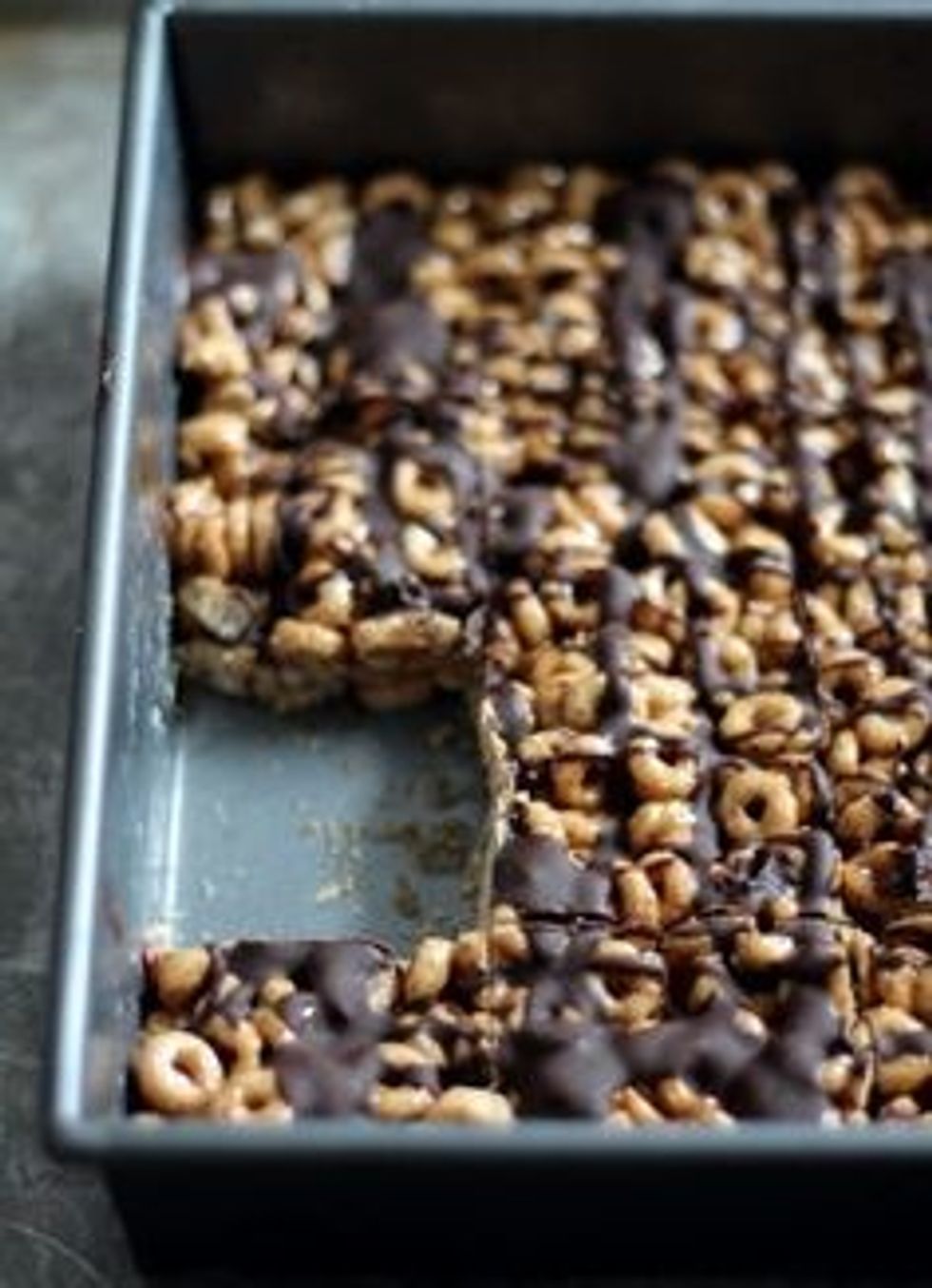 No-Bake Dark Chocolate Almond Butter Cheerio Bars With Flax