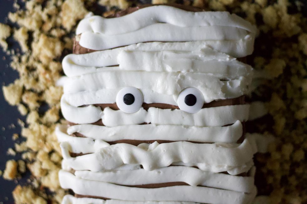 No-Bake Halloween Mummy Sponge Cake