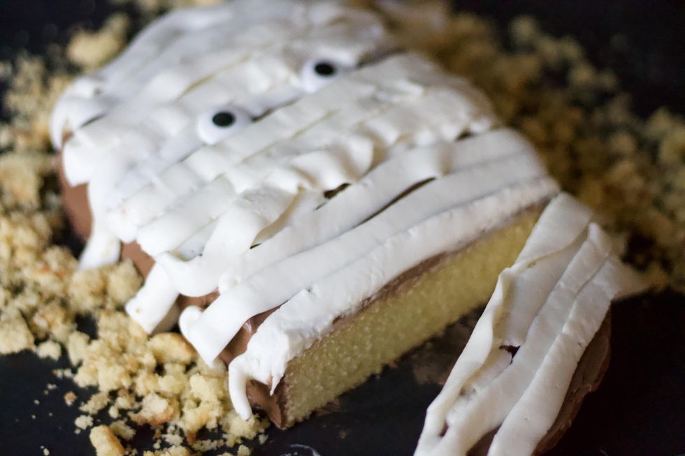 No-Bake Halloween Mummy Sponge Cake