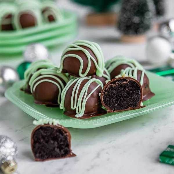 No-Bake Oreo Mint Truffles