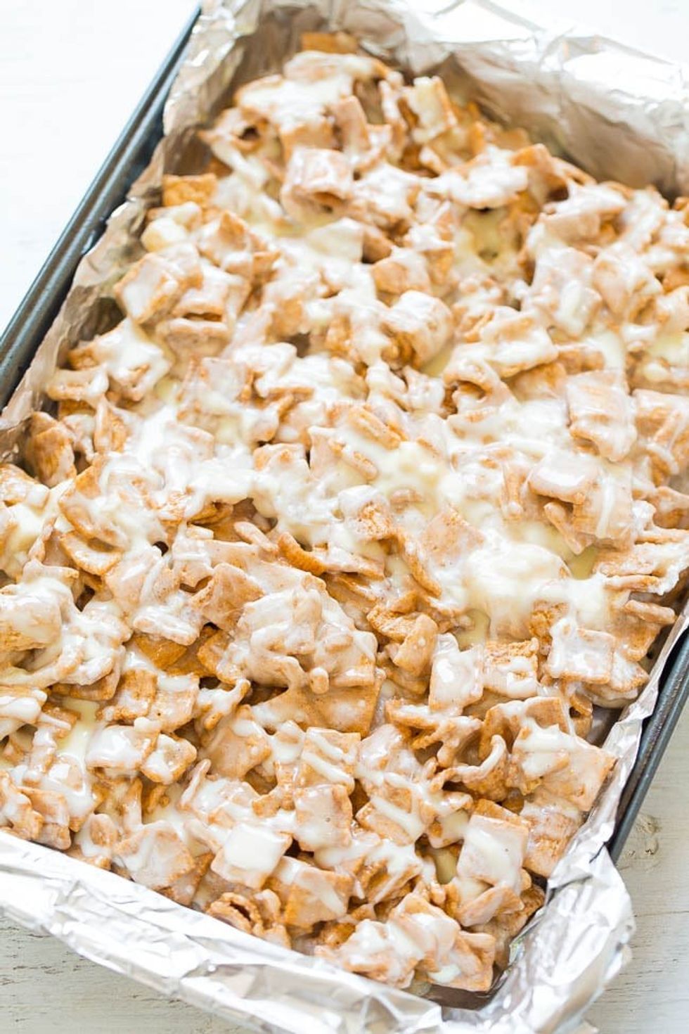No-Bake White Chocolate Cinnamon Toast Crunch Bars