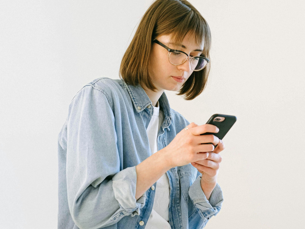 Odd Texting Habits That Reveal Your Age
