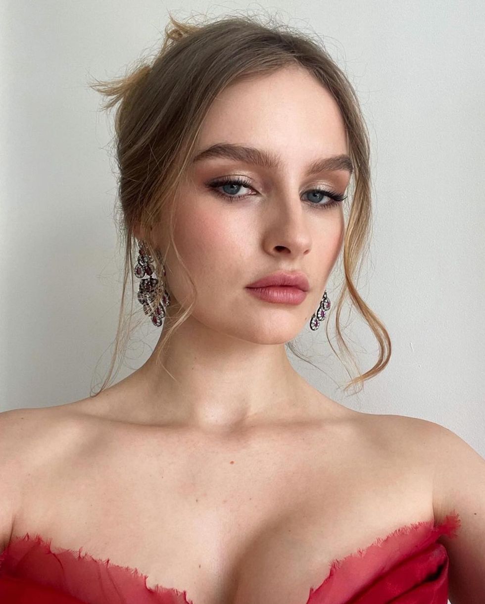 olivia dejonge natural skin