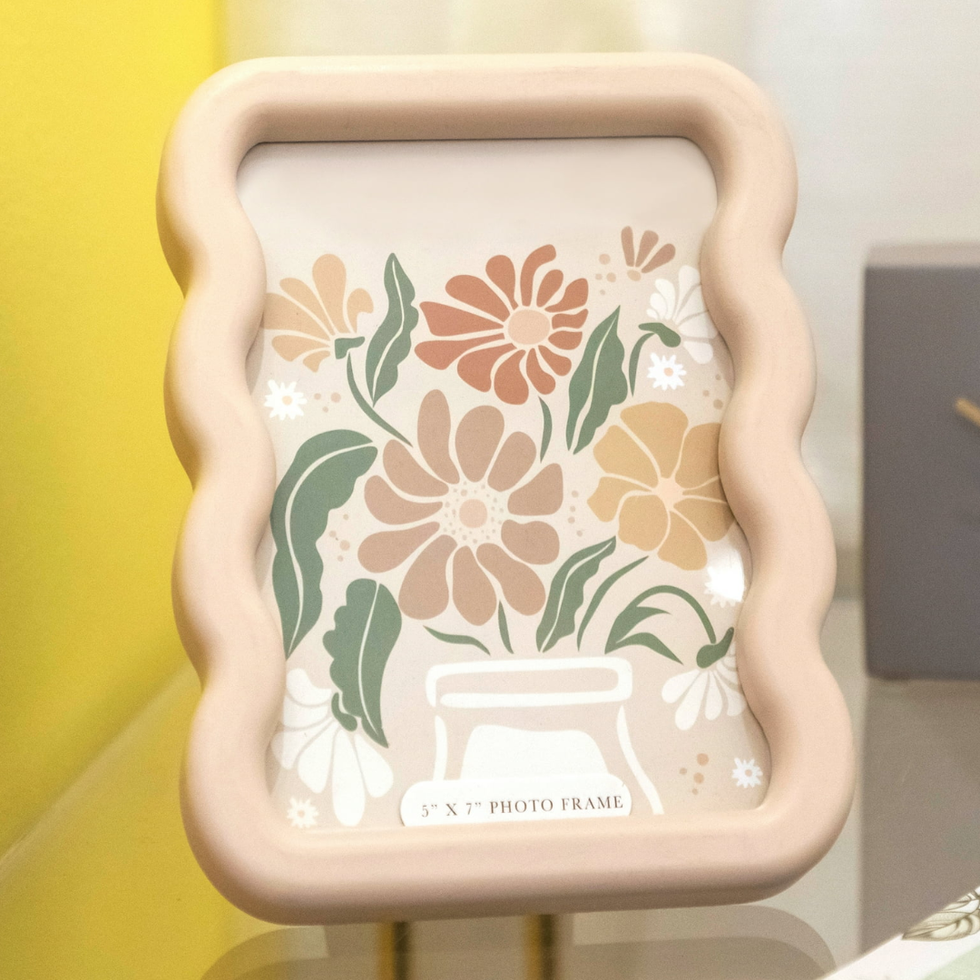 One Design Home Wavy Picture Frame