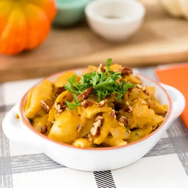 One Pot Cheesy Pumpkin Pecan Pasta