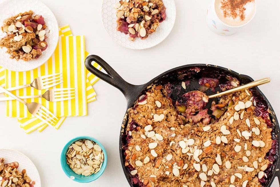 One Skillet Apple Almond Crisp