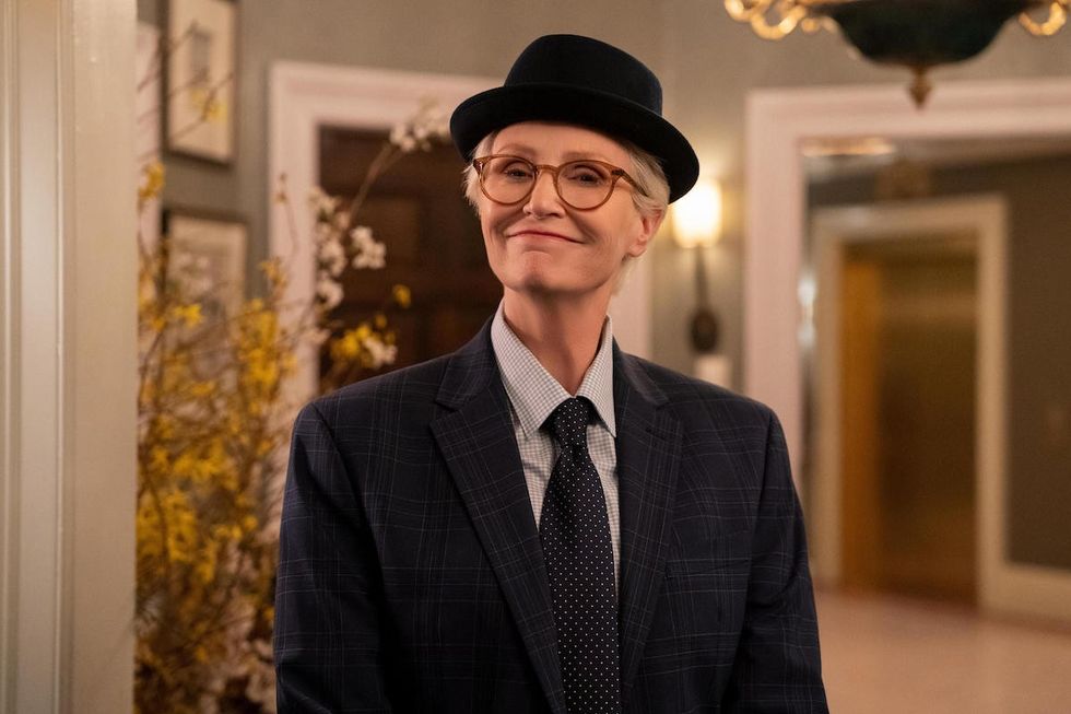 only murders in the building sazz jane lynch Who dies at the end of season 3 of Only Murders in the Building?