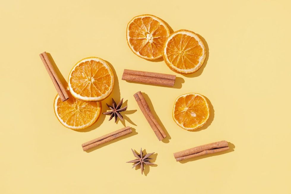 orange slices and cinnamon sticks