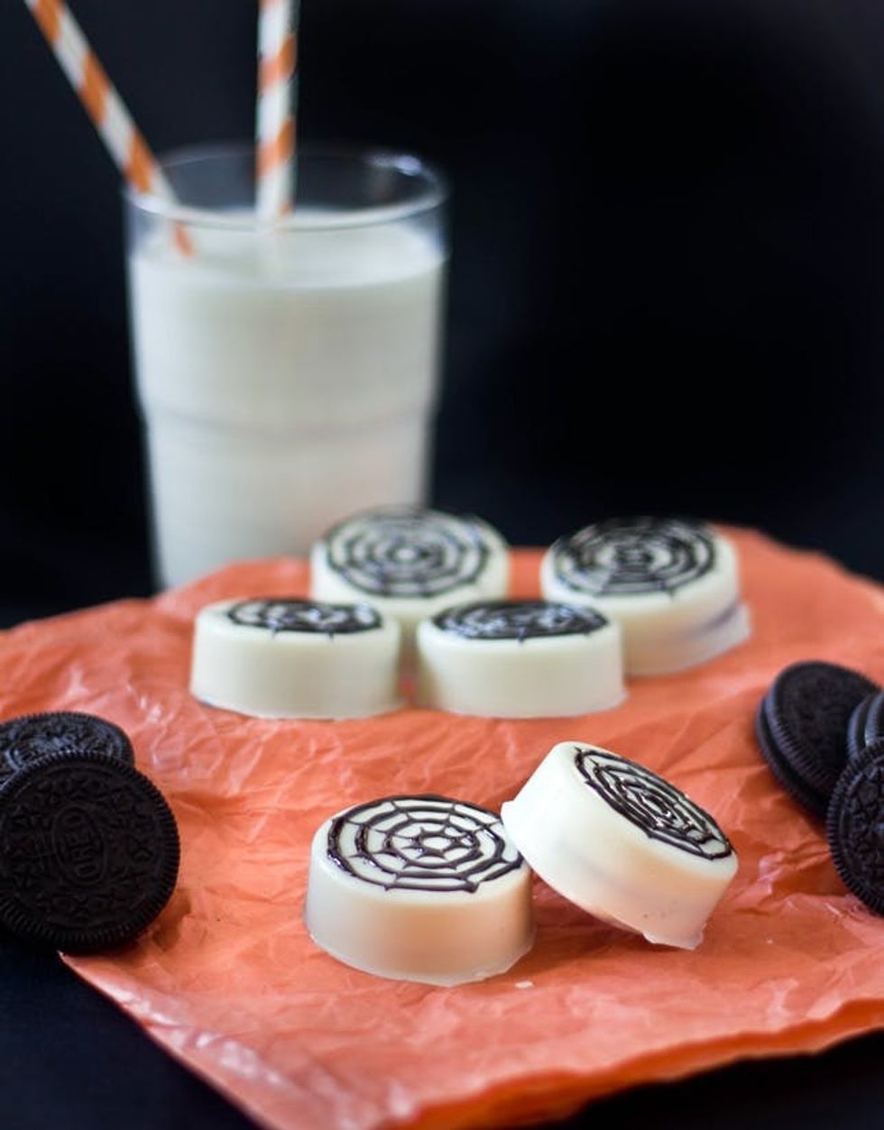 Oreo Spider Web Cookies