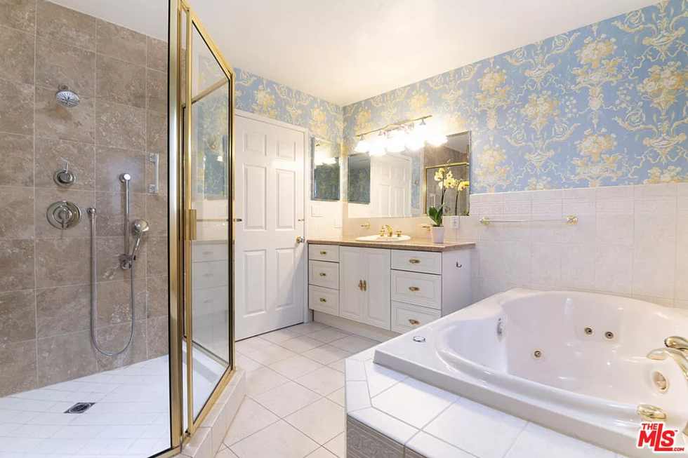 outdated bathroom design