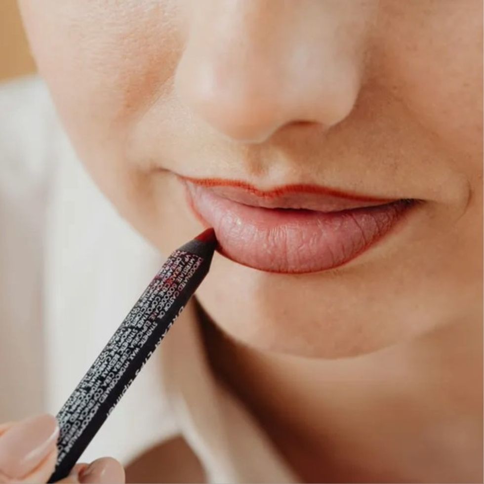 outdated makeup trends overlining lips