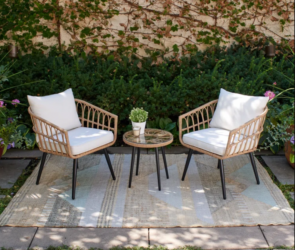 outdoor chairs with cushions