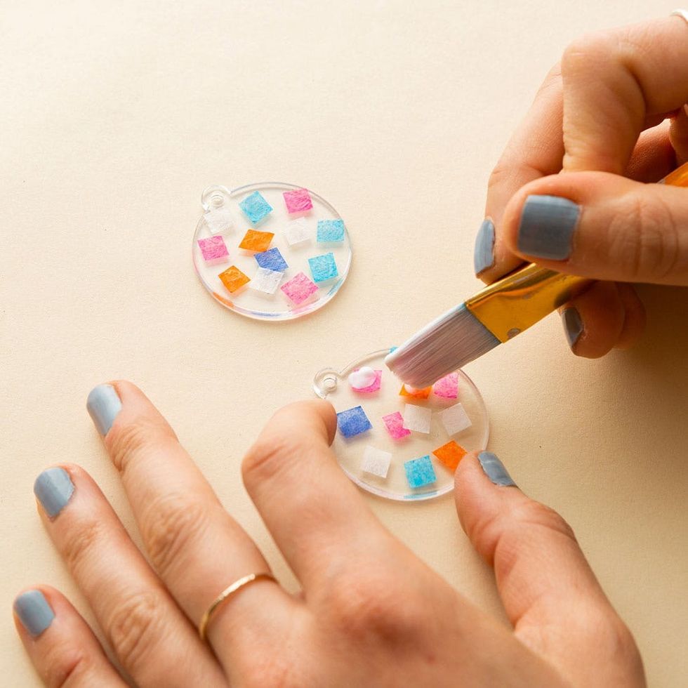 paint modpodge onto the confetti