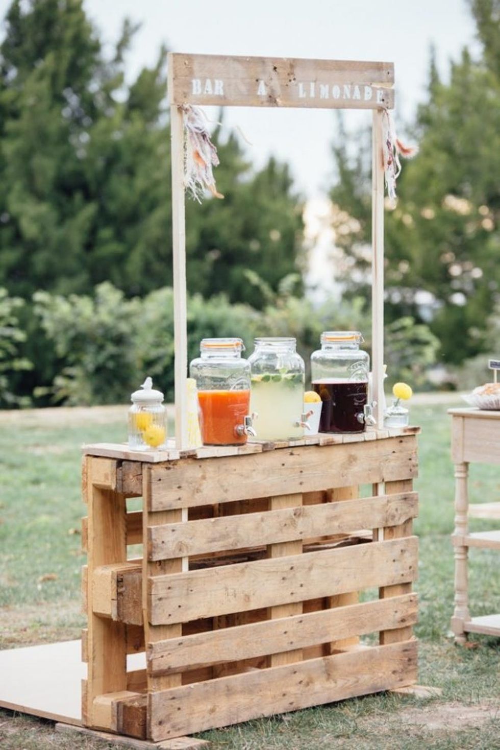 Pallet Lemonade Stand