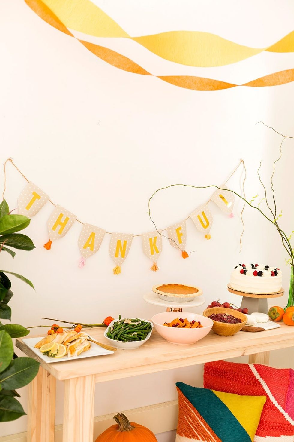 Paper Leaf Friendsgiving Banner