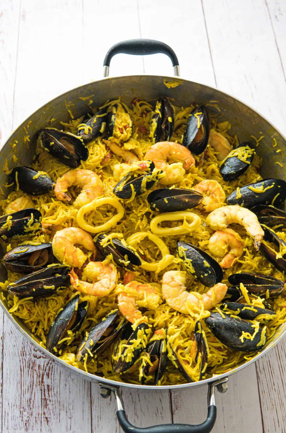 Pasta Paella in large pot