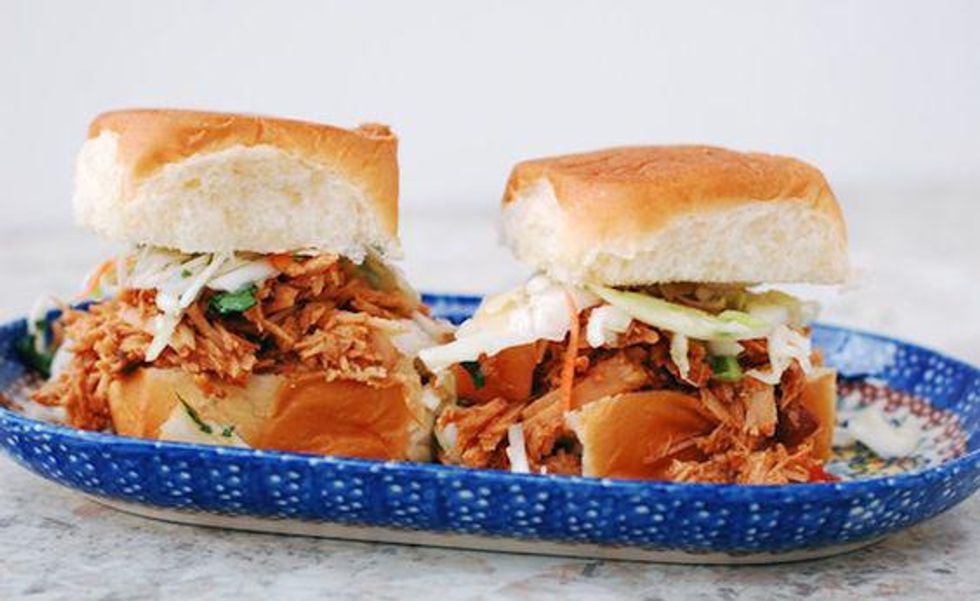 peach bbq sliders with apple slaw on a blue tray