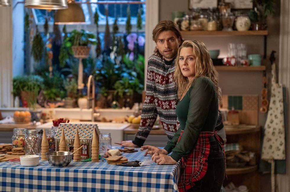Pierson Fod\u00e9 and Alicia Silverstone in A Merry Little Ex-Mas on Netflix