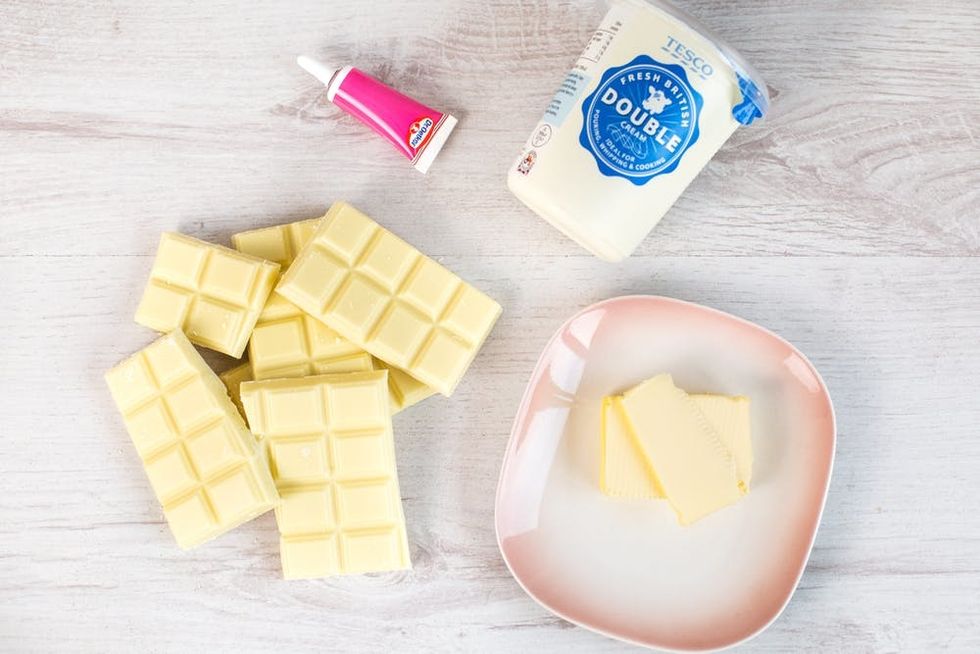 Pink white chocolate pots-1