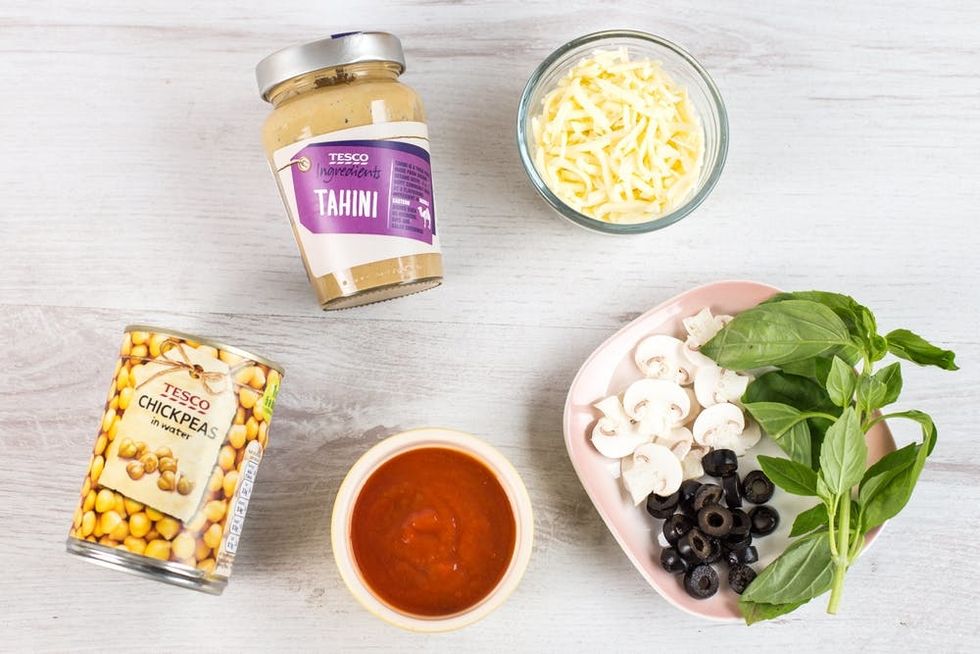 Pizza-topped hummus-1