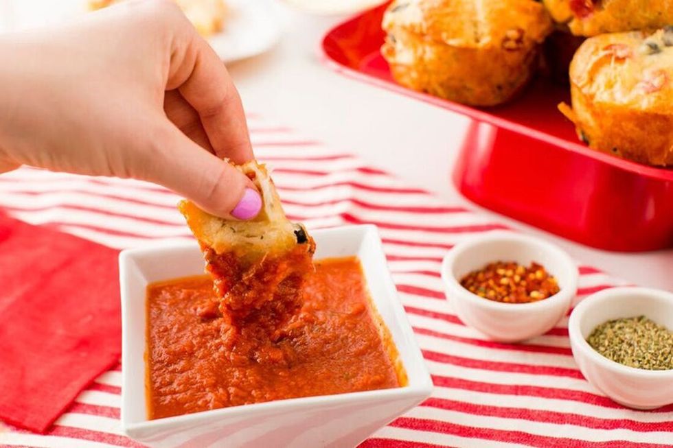 pizzamuffins_dip