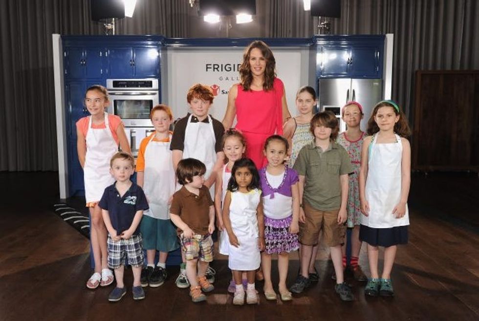 POCANTICO HILLS, NY - JUNE 09: Jennifer Garner joins kids in New York for a lesson in eating fresh to launch the Frigidaire Kids' Cooking Academy Summer Session in support of Save The Children on June 9, 2011 at Blue Hill at Stone Barns Restaurant in Pocantico Hills, New York. (Photo by Dimitrios Kambouris/Getty Images for Frigidaire)
