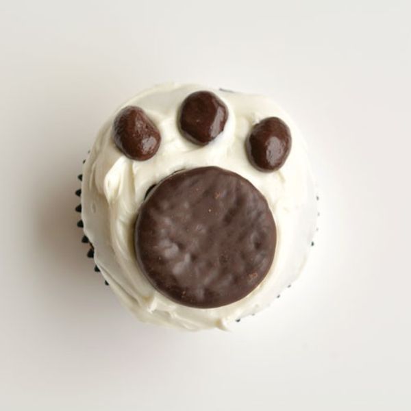 Polar Bear Paw Footprint Cupcakes