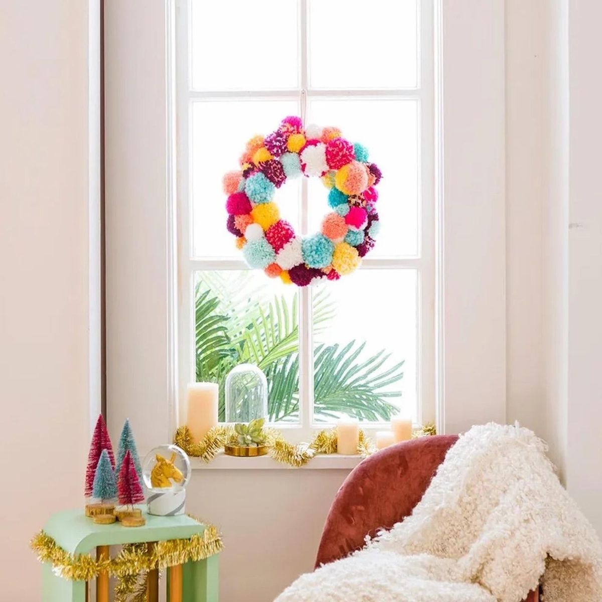 pom pom wreath Holiday Decor DIYs