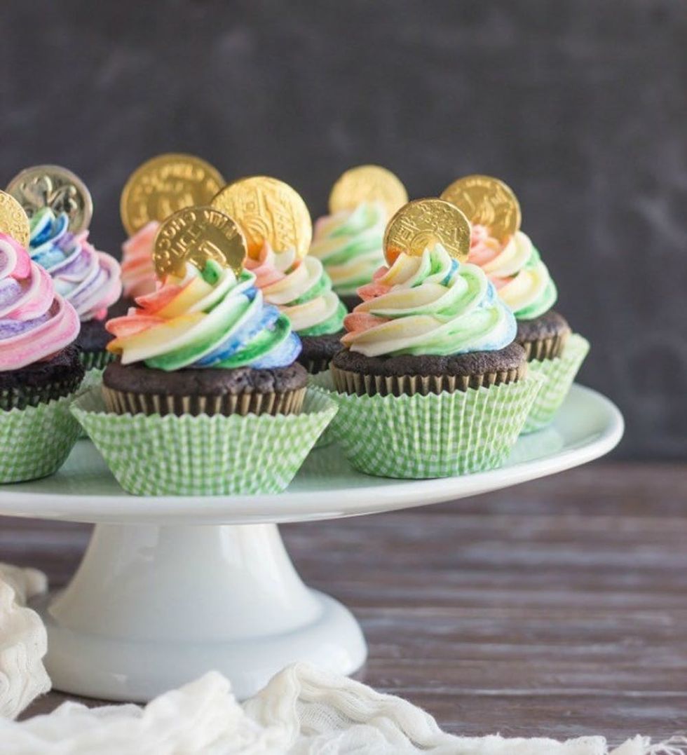 Pot of Gold rainbow Cupcakes