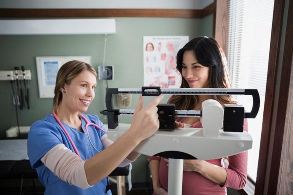 pregnant-woman-nurse