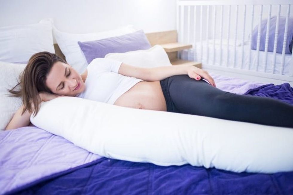 pregnant-woman-pillow-header
