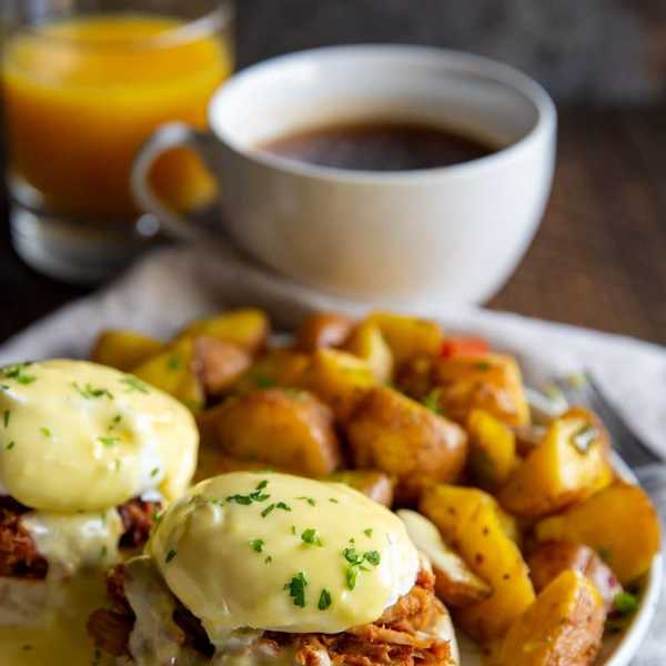 Pulled Pork Eggs Benedict