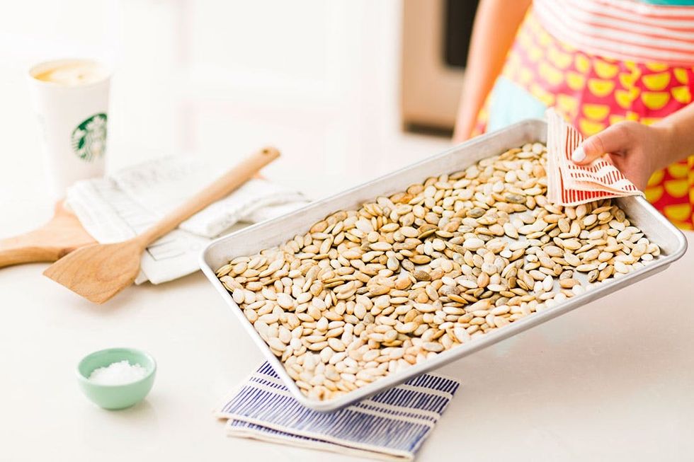 Pumpkin-Seeds-in-hand