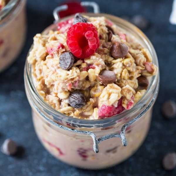 Raspberry Dark Chocolate Chip Overnight Oats