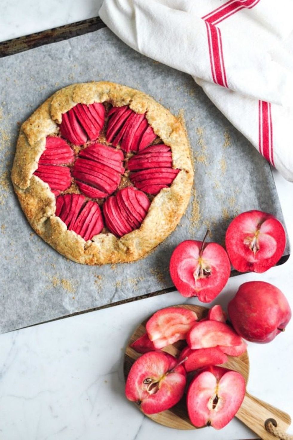red-love-apple-galette